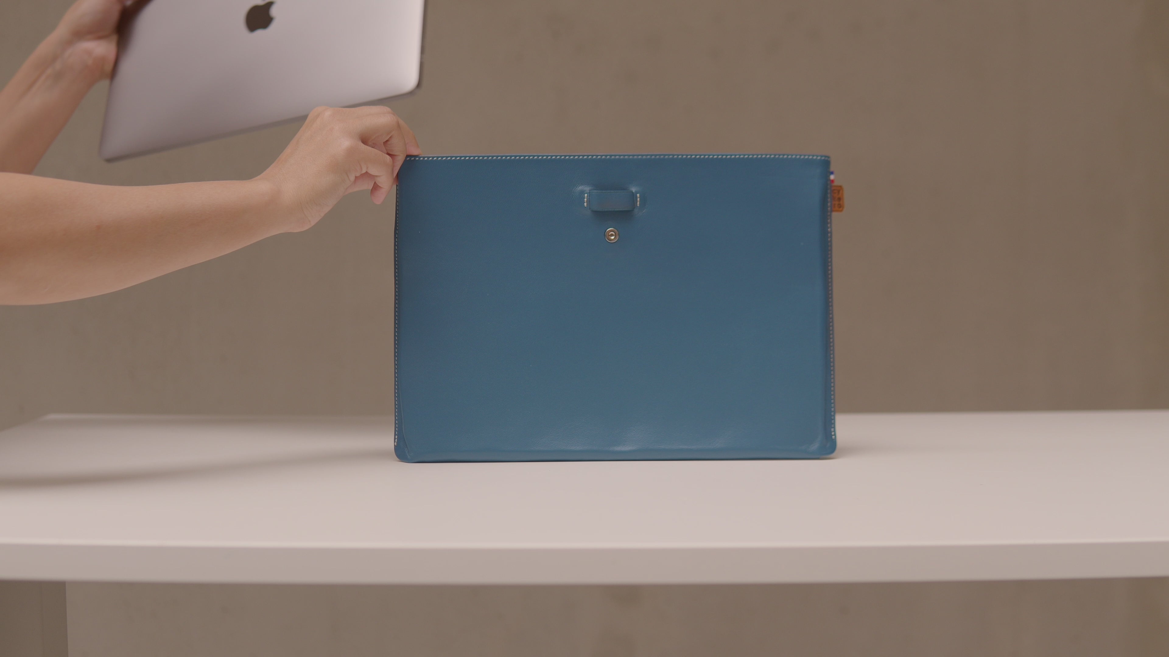 Pochette CHARLIE GM en cuir recyclé Bleu Marine-Rose - Cykero